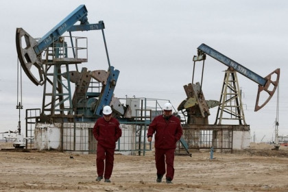 EU có thể cấm dần dầu Nga, giá dầu tăng