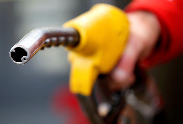 Giá xăng dầu hôm nay 18/4: Dầu tăng vọt đầy lo ngại