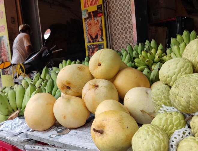 Xoài giống lạ khổng lồ đổ bộ lề đường TP HCM
