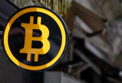 Bitcoin có lúc sụt xuống gần 35,500 USD