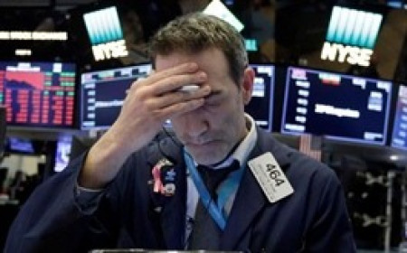 Chứng khoán Mỹ và châu Âu tiếp đà giảm mạnh, Dow Jones sụt hơn 500 điểm