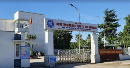 Chủ tịch tỉnh Hậu Giang thông tin vụ giám đốc CDC nộp lại 'túi quà' 450 triệu của Việt Á