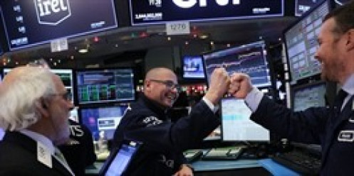 Phố Wall gượng dậy sau làn sóng bán tháo, Dow Jones tăng hơn 400 điểm