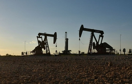Giá dầu giảm, WTI thủng mốc 100 USD/thùng
