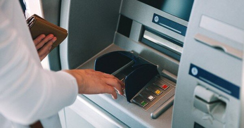 An toàn khi rút tiền ATM bằng căn cước công dân gắn chip