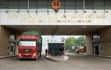 Xuất nhập khẩu nông sản qua cửa khẩu Lào Cai vẫn gặp khó