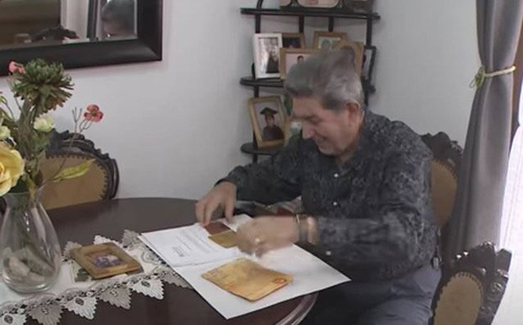 Dọn tủ đồ của cha quá cố, con trai "sốc" khi phát hiện gia tài "khủng" không ai ngờ