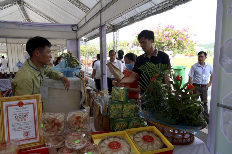 Hàng trăm gian hàng nông sản giới thiệu tại Festival trái cây và sản phẩm OCOP