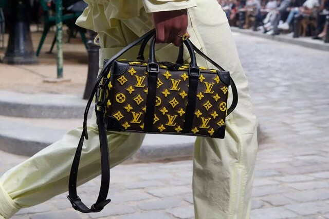 Nghi vấn cửa hàng Louis Vuitton bán túi fake