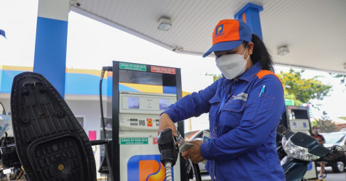 Việt Nam nhập xăng dầu của Malaysia 13.000 đồng/lít, bán trong nước trên 31.000 đồng/lít: Do thuế phí hay doanh nghiệp lãi đậm?