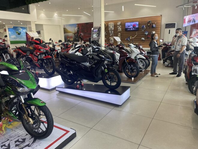 Xe máy Honda đang bị làm giá