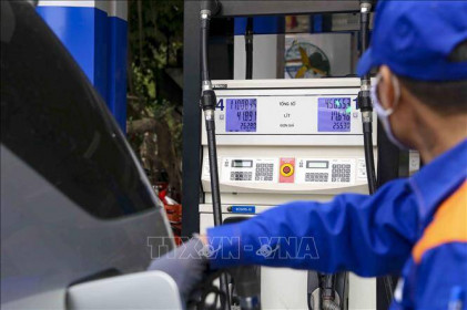 Petrolimex tăng nhập khẩu xăng dầu để đảm bảo nguồn cung cho thị trường