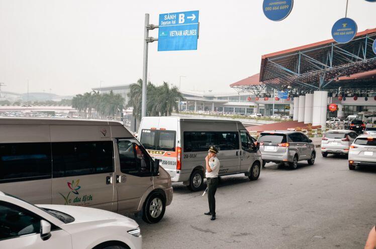 Lượng khách tới sân bay Nội Bài vượt đỉnh, cao kỷ lục