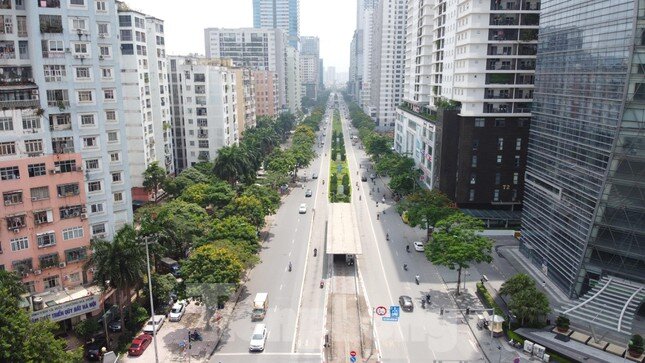 Toàn cảnh tuyến đường Lê Văn Lương - Tố Hữu bị phá nát quy hoạch