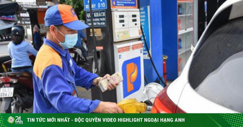 Giá xăng "lập đỉnh”, người đi xe máy phải trả bao nhiêu tiền để đổ xăng đầy bình?