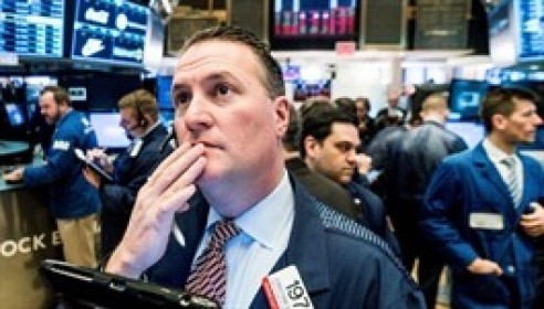 Dow Jones giảm 700 điểm, rớt mốc 30,000 điểm, Nasdaq sụt 4%
