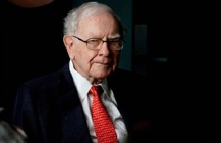 Một người trả 19 triệu USD để được ăn trưa cùng Warren Buffett