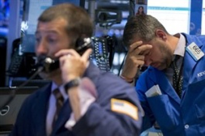 Chứng khoán thế giới lại đỏ lửa, Dow Jones tương lai sụt gần 500 điểm
