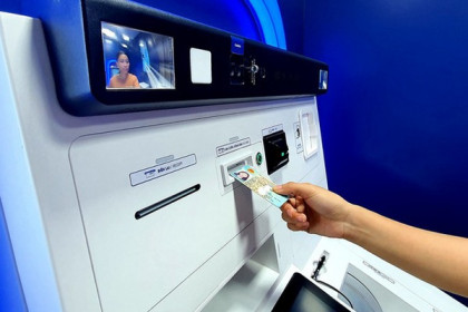Lo ngại tăng phí khi giao dịch ATM bằng căn cước công dân
