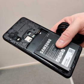Smartphone có thể tháo rời pin sắp được Samsung giới thiệu
