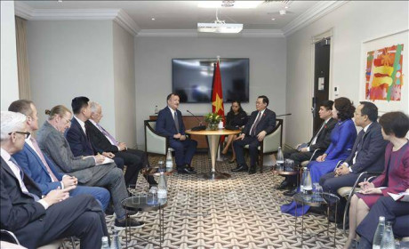 Chủ tịch Quốc hội Vương Đình Huệ gặp đại diện các doanh nghiệp Anh đầu tư tại Việt Nam