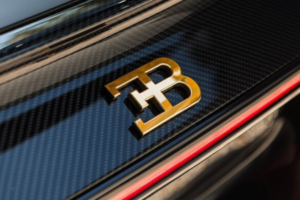 Bugatti lần đầu dùng vàng 24K trang trí siêu xe