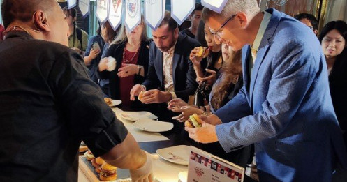 Mỹ quảng bá bánh mì burger, nhân sâm thượng hạng… tới người Việt