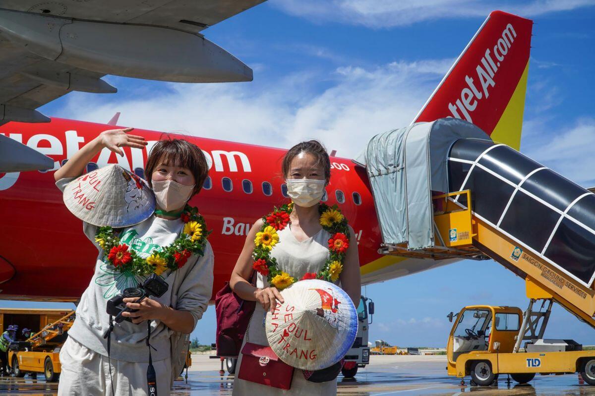 Hàng không phục hồi mạnh mẽ, Vietjet dẫn đầu thị trường vé máy bay