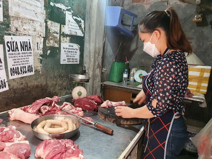 Thịt lợn, thịt gà tăng giá chóng mặt: Người mua than trời, người bán nghỉ chợ