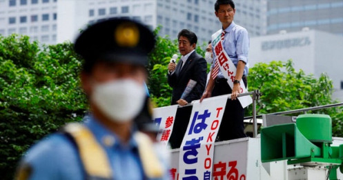 Ám sát chính trị tưởng đã là chuyện xa xưa ở Nhật Bản