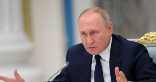 Ông Putin nói Ukraine hướng tới ‘bi kịch’, thách phương Tây đánh bại Nga trên chiến trường