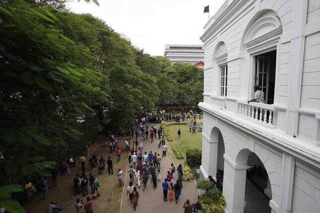 Người biểu tình nói tìm thấy 'hàng triệu rupee' trong dinh thự Tổng thống Sri Lanka