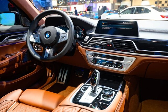 BMW thu tiền dùng ghế sưởi hay chiêu 'móc túi' khách hàng từ tính năng trả phí của hãng xe cao cấp