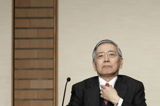 Tại sao Nhật Bản từ chối nâng lãi suất dù đồng yên mất giá kỷ lục?