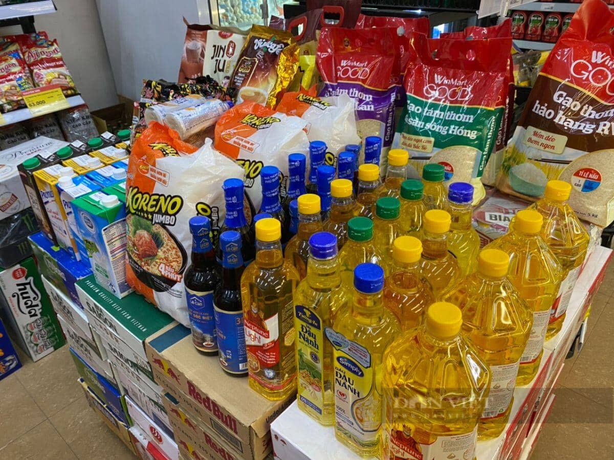 Xăng giảm kỷ lục gần 7.000 đồng: Mới bớt lo, chưa vội mừng