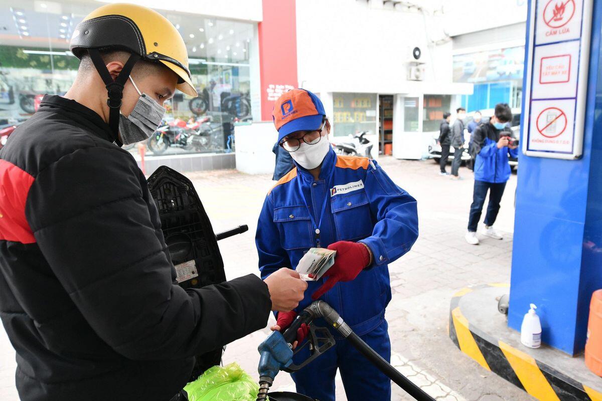 Giá xăng dầu hôm nay 25/7: Giá dầu giằng co mạnh khi nỗi lo nguồn cung lại "nóng"