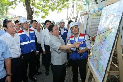 Thủ tướng khảo sát 2 dự án giao thông trọng điểm, làm việc với lãnh đạo TP HCM