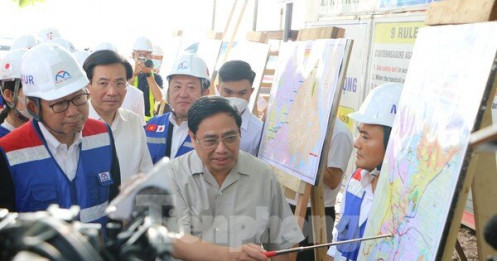 Thủ tướng Phạm Minh Chính thị sát tuyến metro Bến Thành - Suối Tiên