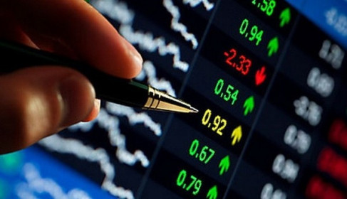Cổ phiếu ngân hàng bứt phá, VN-Index tăng hơn 17 điểm