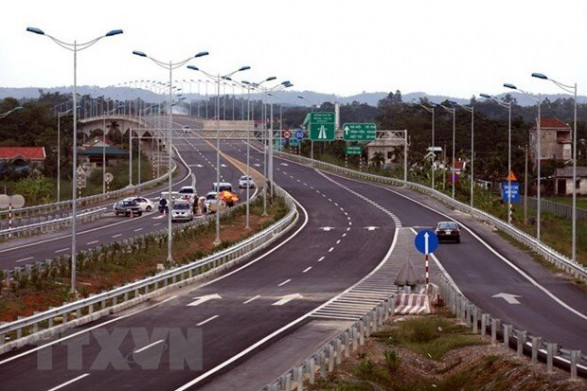Đề nghị VEC làm rõ phương án đầu tư mở rộng đường cao tốc Nội Bài - Lào Cai