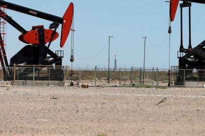Giá dầu lần đầu tiên giảm 2 tháng liên tiếp từ năm 2020