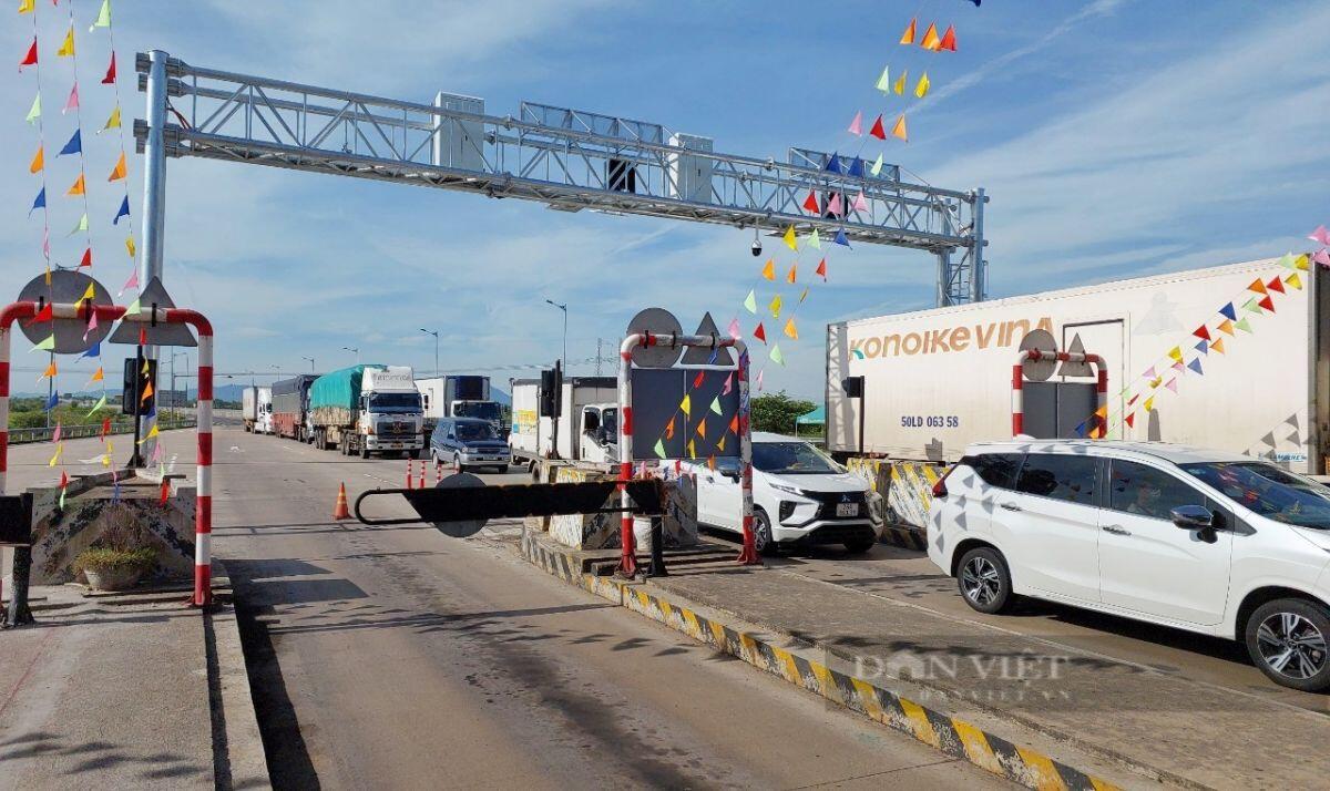 Ngày đầu thu phí không dừng cao tốc Đà Nẵng - Quảng Ngãi: Nhiều tài xế bức xúc quay xe