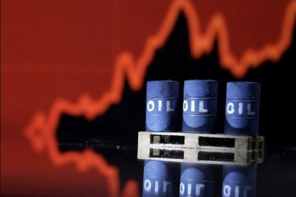 Đầu tư dầu thô lãi nhiều hơn chứng khoán và USD từ đầu năm