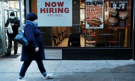 Lượng việc làm tháng 7 tại Mỹ vượt dự báo