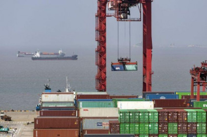 Thặng dư thương mại của Trung Quốc đạt mức kỷ lục nhờ xuất khẩu tăng tốc