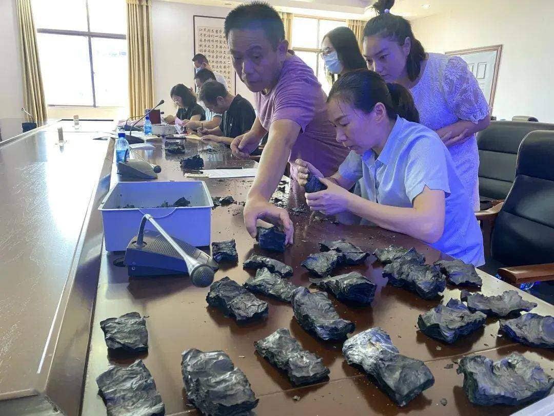 Cô gái "cầu cứu" ngân hàng vì hơn 1 tỷ dành dụm cất giữ tại nhà bị... cháy thành than