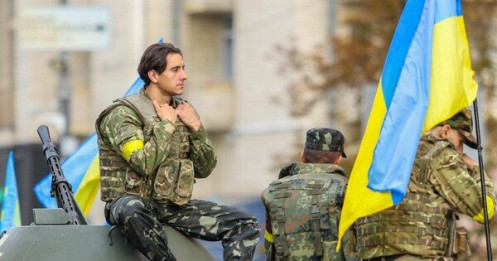 Kinh tế khó khăn, Ukraine phải in thêm tiền để trả lương cho binh sĩ?