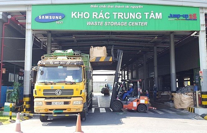 Doanh nghiệp nào đều đặn thu 4 tỷ/ngày nhờ "đổ rác" cho Samsung Việt Nam ?