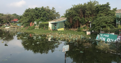 Bán đảo Quảng An: Nhiều công trình xây dựng sai quy hoạch, rác thải vứt bừa bãi