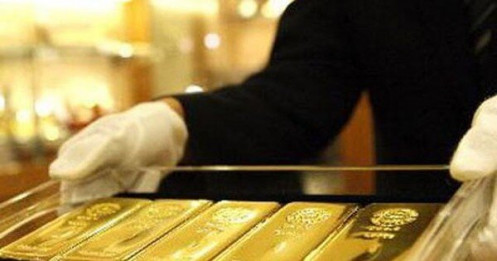 Giá vàng thế giới thủng mốc 1.800 USD/ounce, trong nước giảm nhẹ